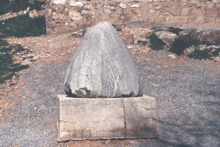 Fig. 9. Omphalos stone (naval-stone) near Boeotian Treasury.