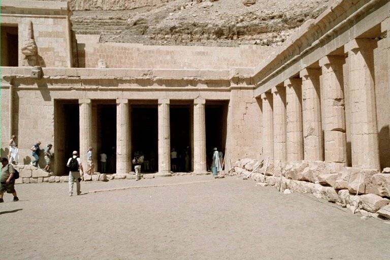 Fig. 6. Anubis Chapel and ‘Proto-Doric’ colonnade.