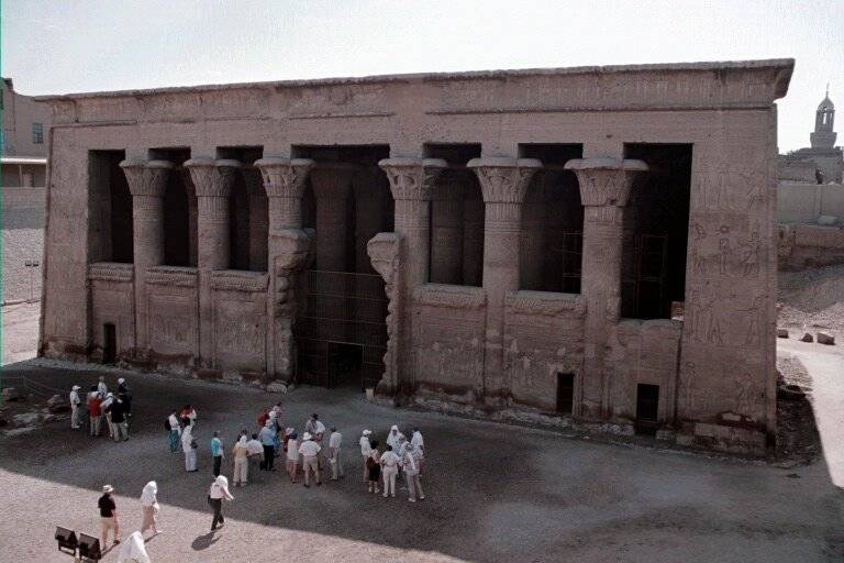 Fig. 1. Hypostyle hall of the Graeco-Roman temple of Esna.